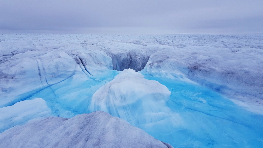 Tingkat pencairan yang sangat tinggi di bagian bawah Lapisan Es Greenland, yang disebabkan oleh sejumlah besar air lelehan yang jatuh dari permukaan ke dasar. (Foto; Betahita)