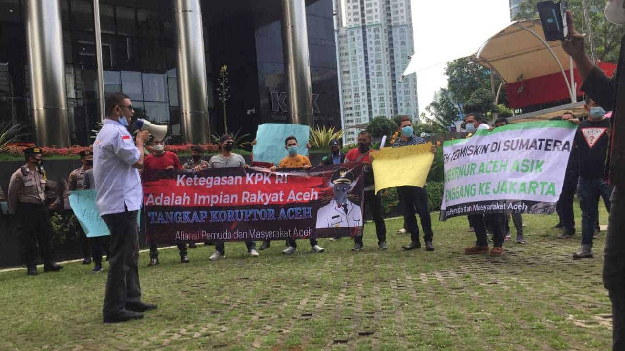 Aliansi Pemuda dan Masyarakat Aceh Kembali Datangi Gedung Merah Putih, Senin (21/2/2022).