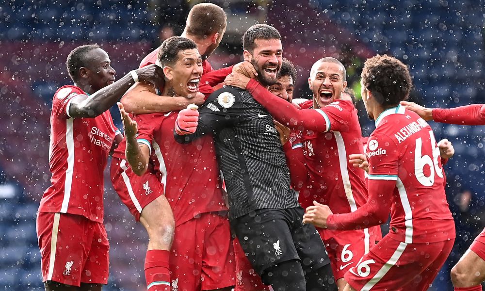 Squad Liverpool Merayakan kemenangan final carabao cup 2021/22 (Foto: forthewin)