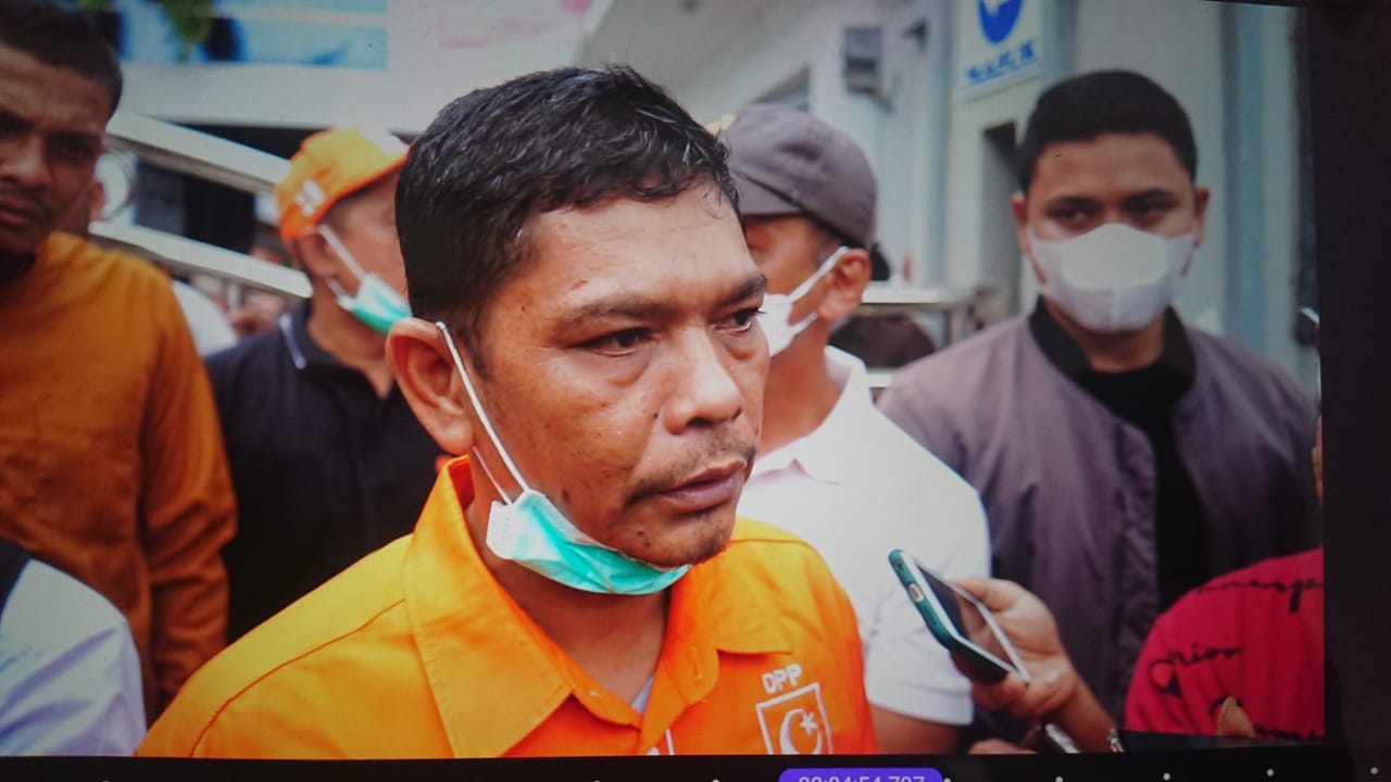 Koordinator Aksi dari Aliansi Penyelamat Partai Nanggroe Aceh, Tarmizi, M.Si. (Foto: Nukilan/Reji).