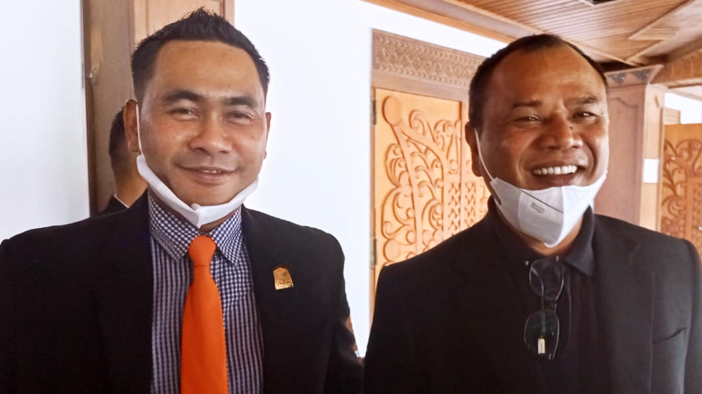 Anggota DPRA Fraksi PNA, M. Rizal Fahlevi Kirani (kiri) dan Samsul Bahri alias Tiyong (kanan). (Foto: Nukilan/Hadiansyah).