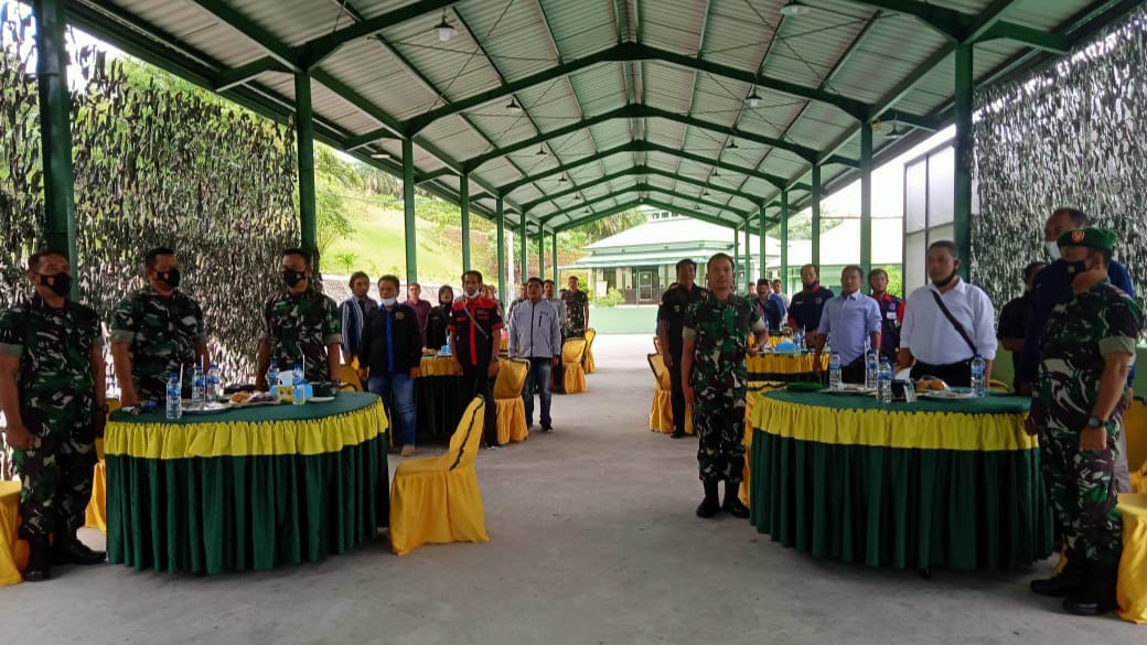 Komandan Kodim 0117/Aceh Tamiang menjalin kerjasama dan kemitraan dalam publikasi dengan melaksanakan kegiatan Coffe Morning dengan Media insan pers Kabupaten Aceh Tamiang, Kamis (10/2/2022). Foto: Dok. Ist