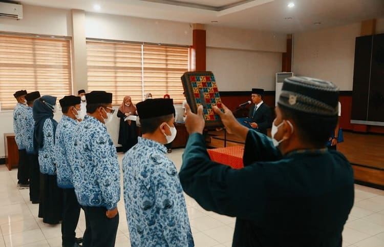 Saat Pelantikan enam pejabat struktural eselon tiga dan empat di Lingkungan Pemerintah Aceh, (Foto: Dok.Ist)
