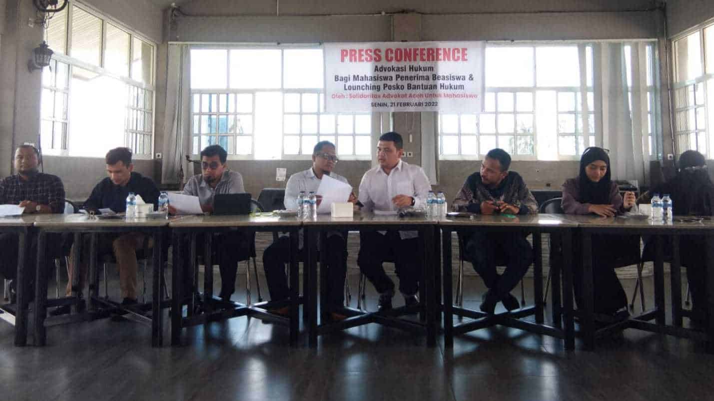 Konferensi Pers Solidaritas Advocat Aceh untuk Mahasiswa di D'Energy Cafe, Senin (21/2/2022). Foto: Nukilan/Hadiansyah