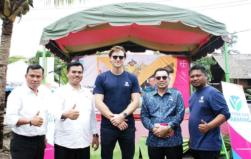 Country Commercial Lead Indonesia - Malaysia Bayer, Patrich Gerlich bersama Anggota DPRA HT. Ibrahim dan Kadis Pertanian Aceh di Indrapuri, Aceh Besar. (Foto:js)