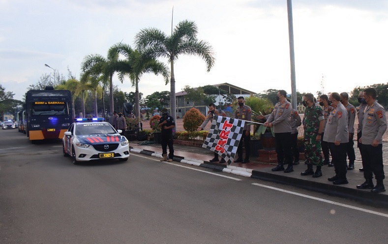 Polda Aceh Lakukan Penyemprotan Cairan Eco Enzym. (Foto: Dok.Ist)
