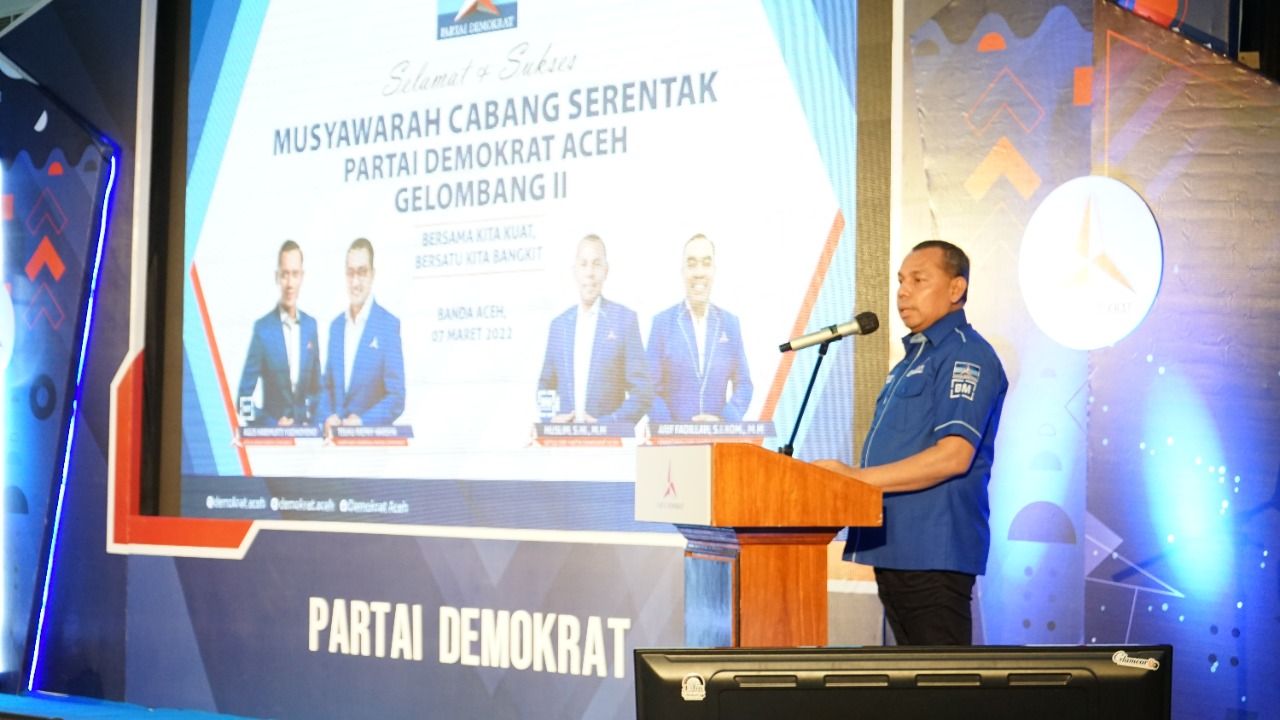 Ketua DPD Partai Demokrat Aceh, Muslim, SHI, MM saat memberi sambutan dalam acara Muscab Serentak Demokrat Aceh di Hotel Grand Nanggroe, Banda Aceh, Senin (7/3/2022). Foto: Nukilan.