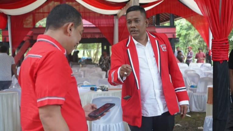 Saiful Bahri alias Pon Yahya (kanan) bersama Dahlan Jamaluddin (kiri). (Foto: Dok. Ist)