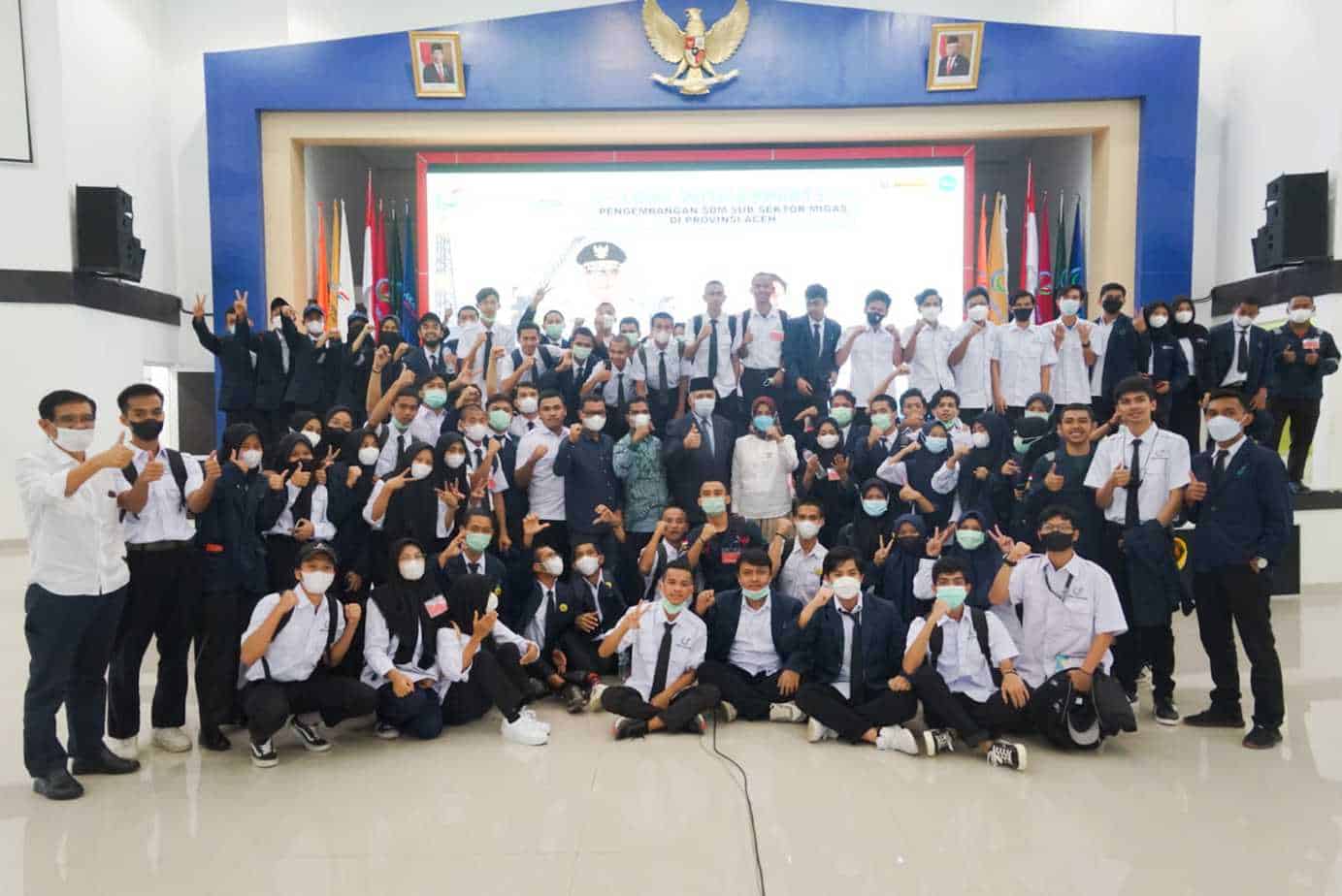 Gubernur Aceh, Nova Iriansyah saat memberikan kuliah umum di harapan 250 mahasiswa/i di kampus Politeknik Energi Mineral (PEM) Akamigas Cepu, Blora, Jawa Tengah, Kamis, 17 Maret 2022. (Foto: Humas BPPA)