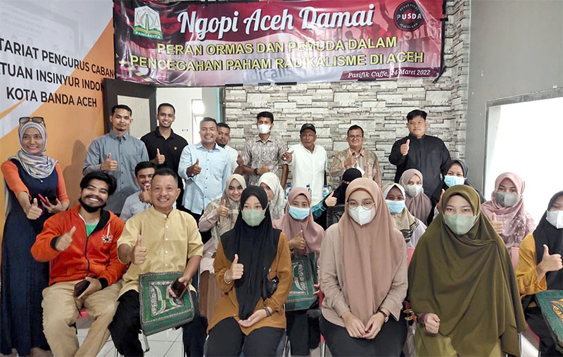 Ormas dan pemuda berpose bersama selepas acara Kopi Aceh Damai. (Foto:Ist.)