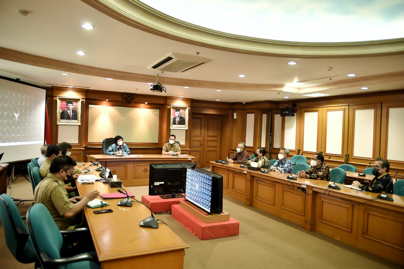 Rektor IPB dan Menteri LHK membahas Teknologi Konservasi Satwa Liar. (Foto: Dok,Menlhk)