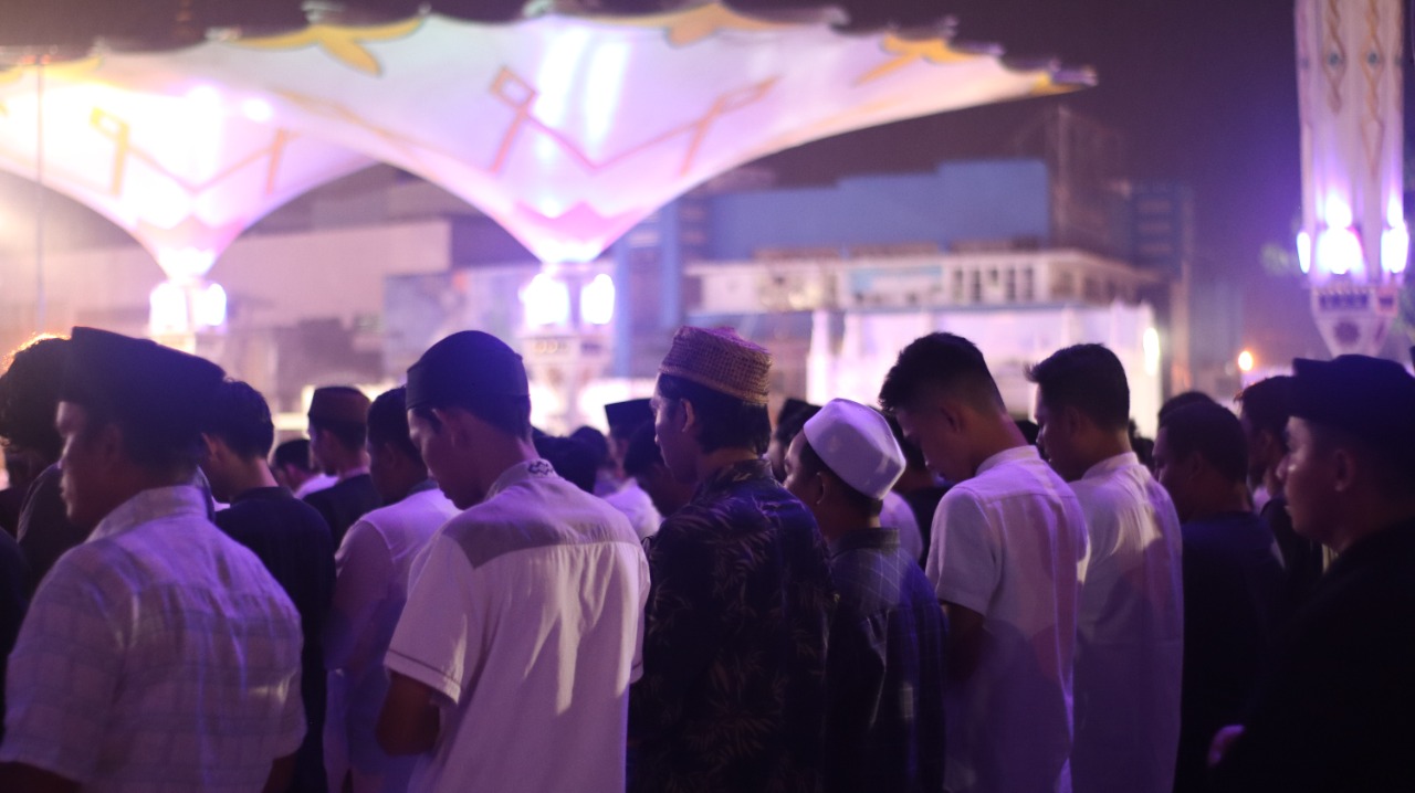 Suasa Jama'ah shalat tarawih di Masjid Raya Baiturrahman pada malam pertama Ramadhan 1443 H, Sabtu (2/4/2022). Foto: Nukilan/Reji.