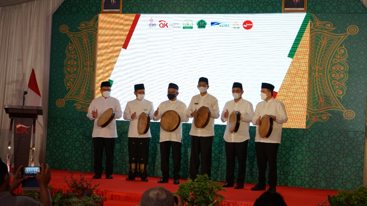 Peresmian Bank Wakaf Miikro (BWM) di Dayah Babul Maghfirah Desa Cot Keueung, Kabupaten Aceh Besar, Jumat (8/4/2022). Foto: Nukilan/Reji