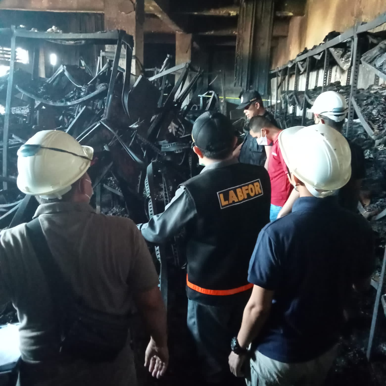 Olah TKP Kebakaran Suzuya Selesai, Tim Labfor Bawa Sample Barang Bukti