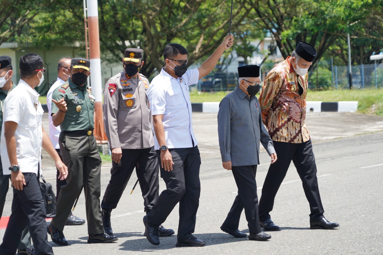 Tiba di Aceh, Wakil Presiden Disambut Gubernur Nova dan Forkopimda