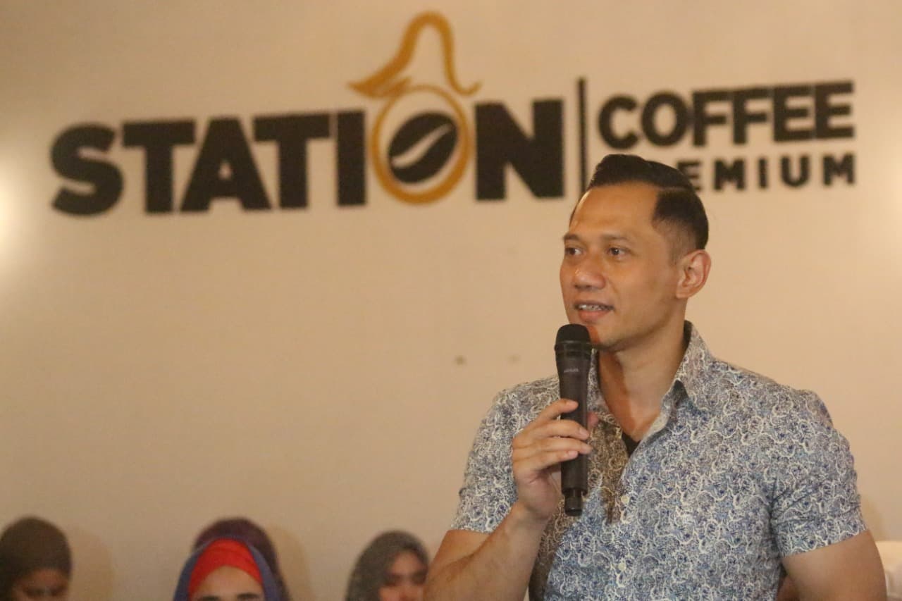 Ketua Umum Partai Demokrat, Agus Harimurti Yudhoyono (AHY) saat melakukan silaturahmi bersama insan pers di Aceh, Selasa, 19 April 2022. (Foto: Nukilan/JI)
