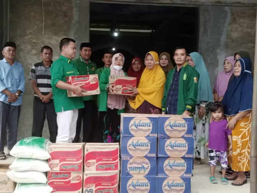 DPC PBB Serahkan Bantuan Sembako pada Warga Musibah Kebakaran di Simeulue Tengah