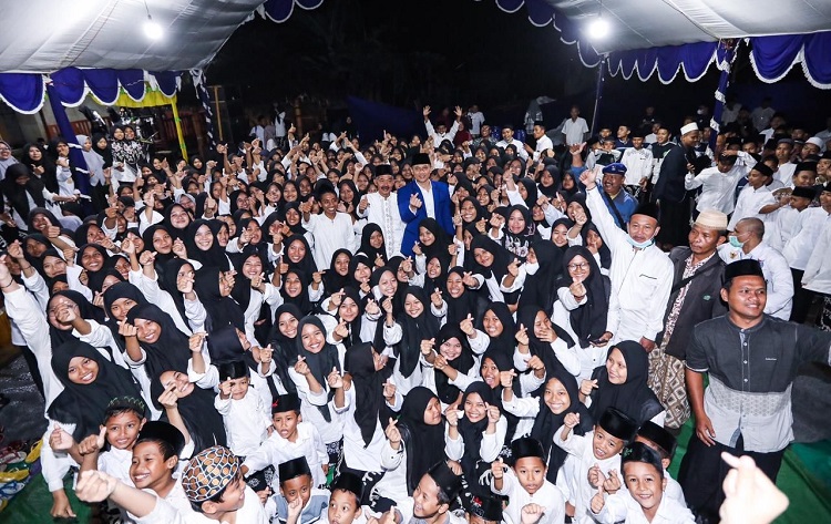AHY Disambut Ratusan Santri Darul Hikmah di Jepara