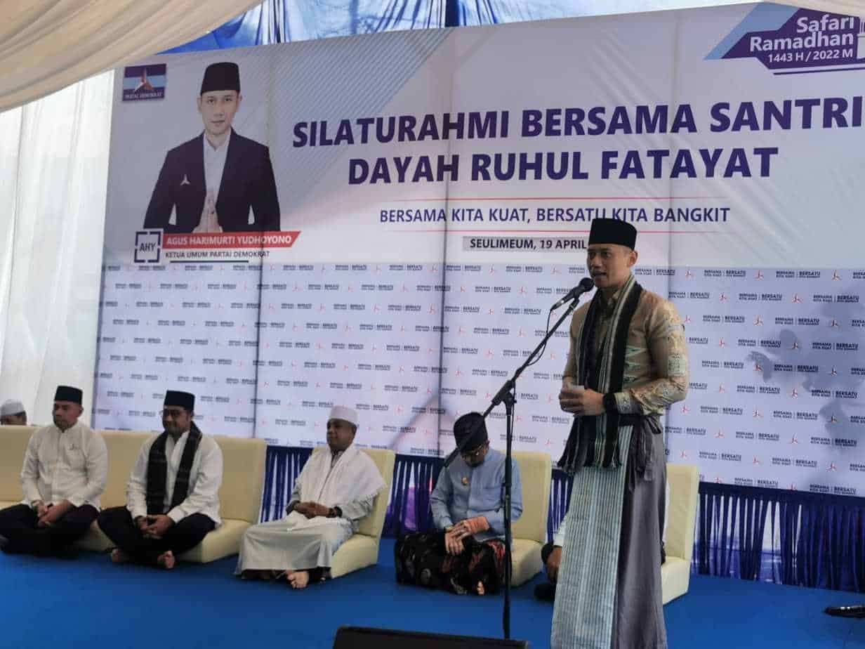 AHY saat kunjungan ke Dayah Ruhul Fatayat, Seulimum, Aceh Besar. Selasa (19/4/2022). Foto: Ist.