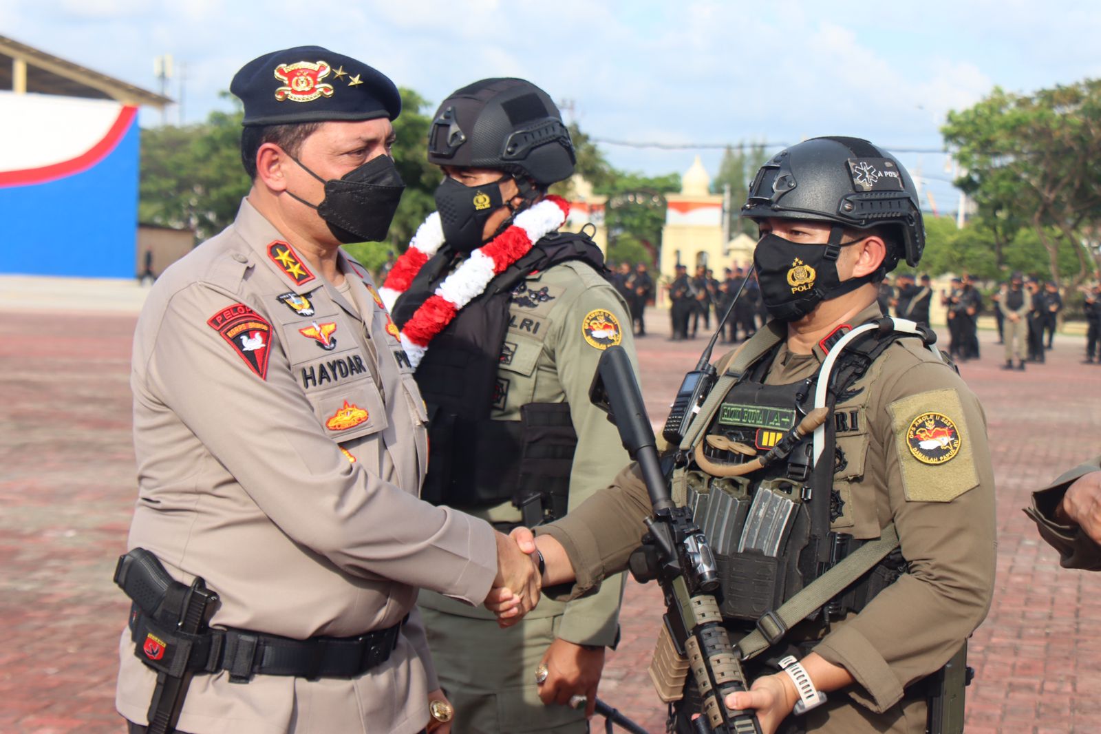 Kapolda Aceh Irjen Ahmad Haydar menyambut kepulangan 203 personel Brimob yang tergabung dalam Satgas Amole tahun 2021-2022 BKO Polda Papua untuk pengamanan PT Freeport. (Foto: Dok.Ist)