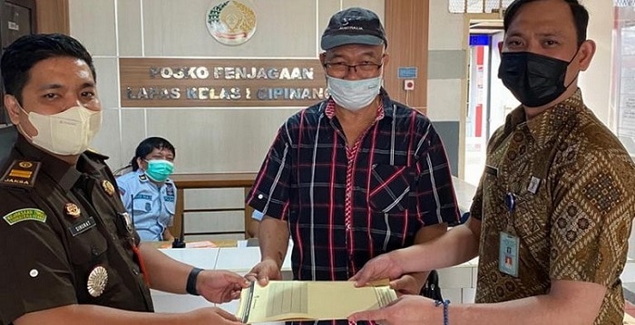 Kajari Medan Teuku Rahmatsyah, JPU Ramboo Sinurat saat mengeksekusi terpidana dan tim Tabur Kejagung mengamankan Joko Haryono. (MOL/Ist)