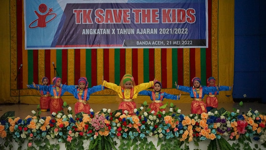 Pertunjukan/pentas seni TK Save The Kids Banda Aceh. (Foto: Reji)