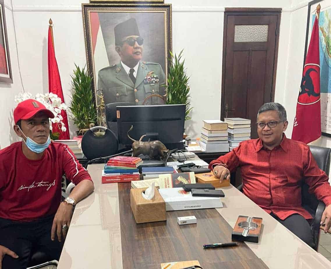 Ketua DPC PDIP Aceh Utara, Husaini, MH alias Moro (kiri) bersama Sekjen DPP PDIP, Ir. Hasto Kristiyanto, MM (kanan). Foto: Dok. Ist.