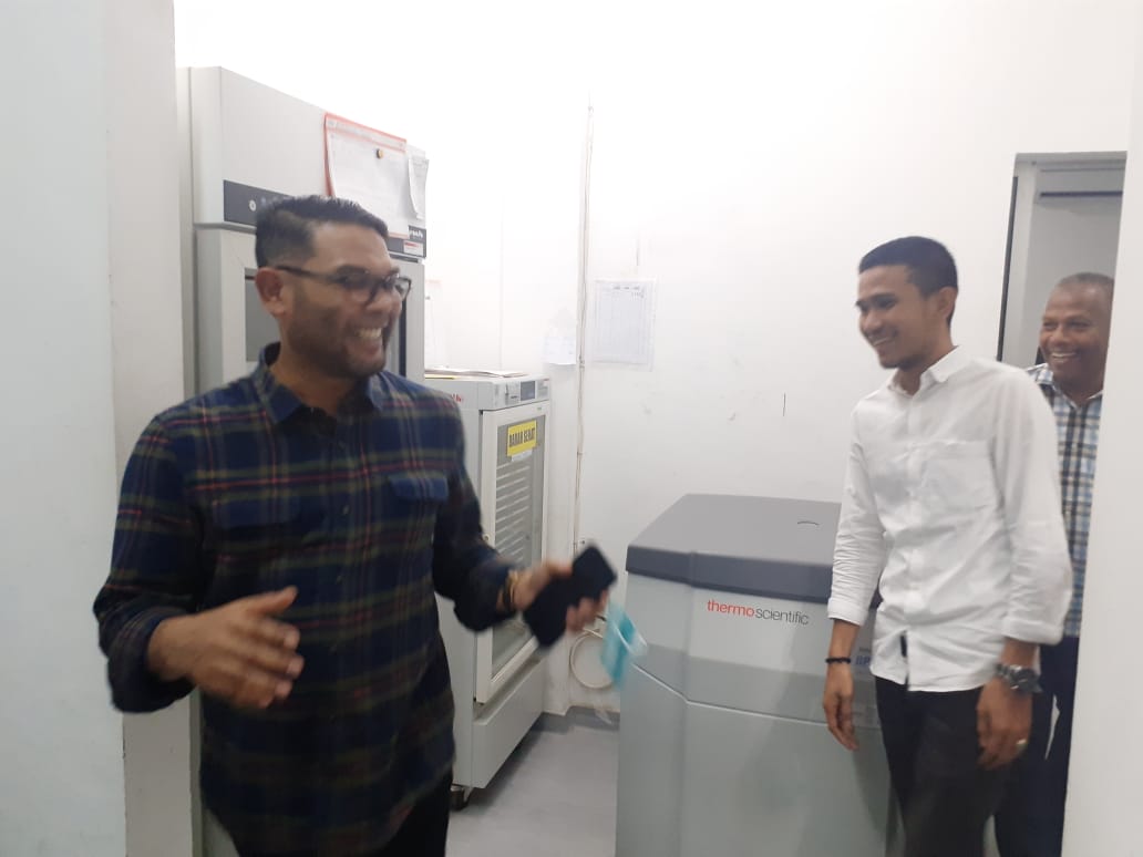 Anggota DPR-RI, M. Nasir Djamil saat mengunjungi Unit Donor Darah (UDD) PMI Kota Banda Aceh. (Foto: Ist)