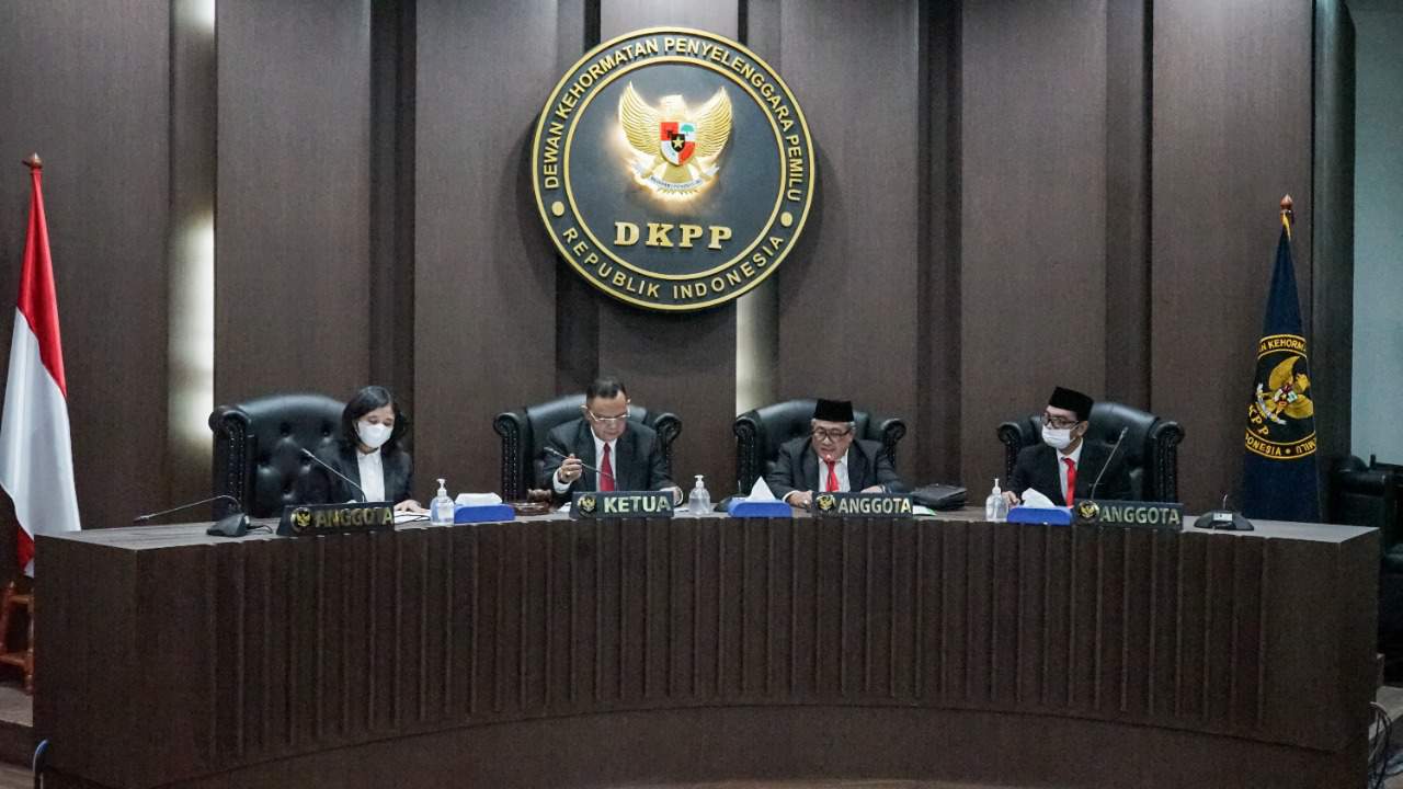 DKPP Jatuhkan Sanksi Peringatan Keras dan Berhentikan Jabatan Ketua KIP Aceh Timur
