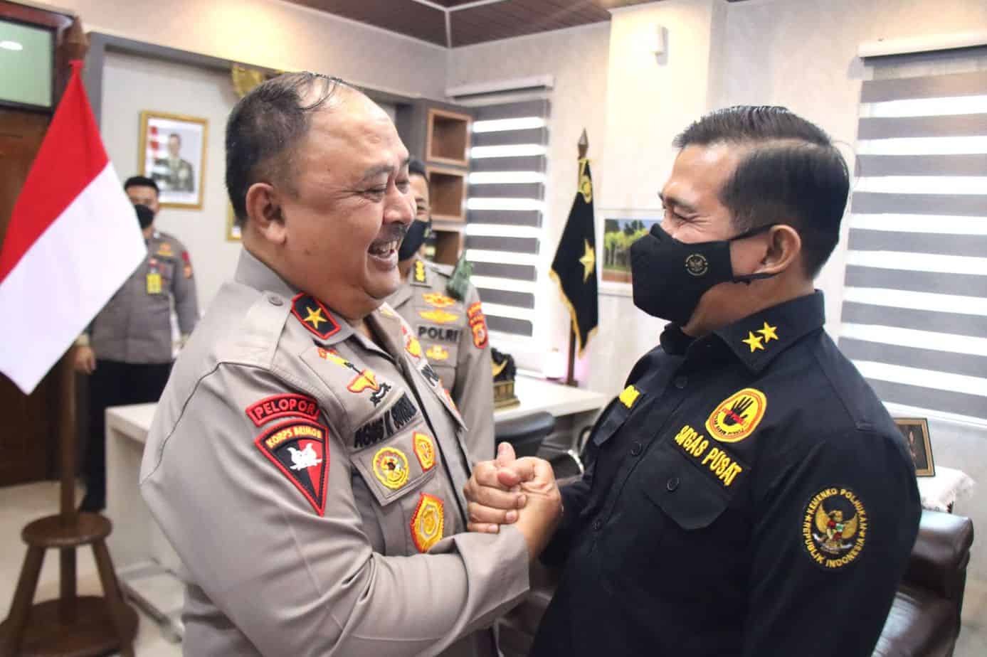 Wakapolda Aceh Brigjen Agus Kurniady Sutisna, menerima kunjungan Sekretaris Satgas Saber Pungli Pusat Irjen Agung Makbul di Mapolda Aceh. (Foto: Dok.Ist)