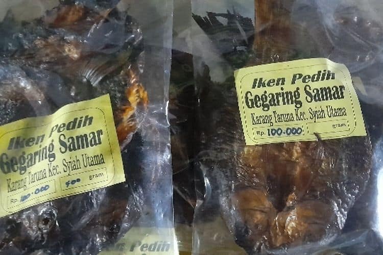 Ikan gegaring asap(KOMPAS.Com/ Iwan Bahagia SP)