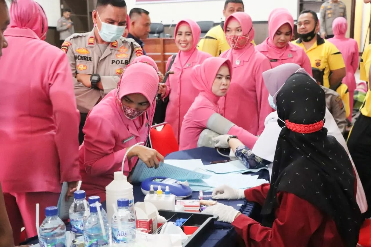 Donor darah dalam rangka HUT Bhayangkara ke-76. (Foto: Dok.Ist)
