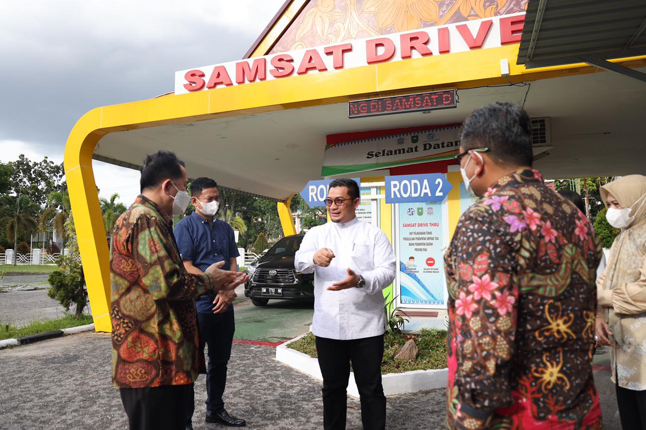 Dirjen Bina Keuda Kemendagri Tinjau Samsat Riau di Pekanbaru