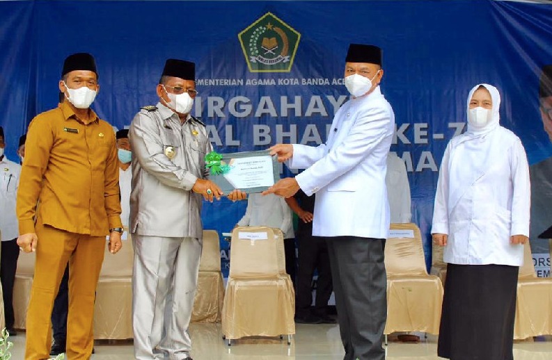 Dukung Program Moderasi Beragama, Aminullah Terima Penghargaan Menteri Agama