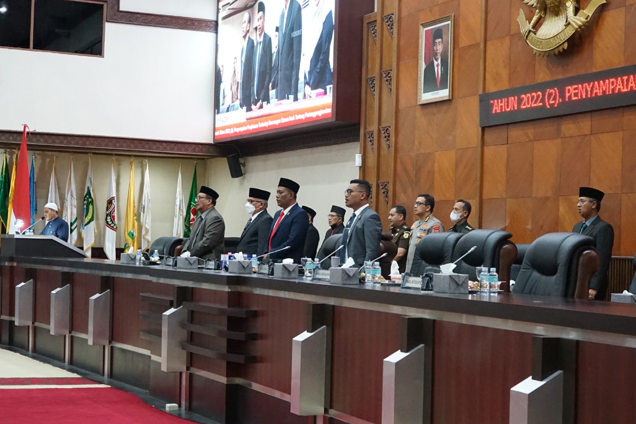Rapat Paripurna DPRA Penyampaian Pengumuman Usul Pemberhentian Gubernur Aceh, Ir. Nova Iriansyah. (Foto: Nukilan/Irfan)