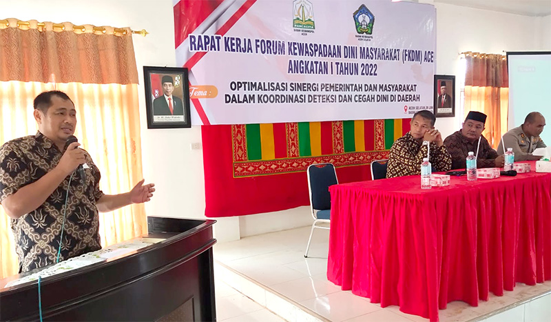 Kabid Penanganan Konflik dan Kewaspadaan Nasional Badan Kesbangpol Aceh Dedy Andrian, SE., MM pada Raker FKDM di Aceh Selatan. (foto: Ist.)