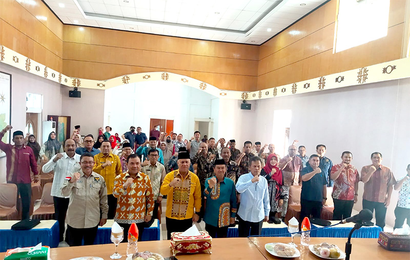 Peserta Rakor Berpopse bersama Kaban Kesbangpol Mahdi Efendi dan Bupati Shabela Abubakar. (Foto: Ist.)