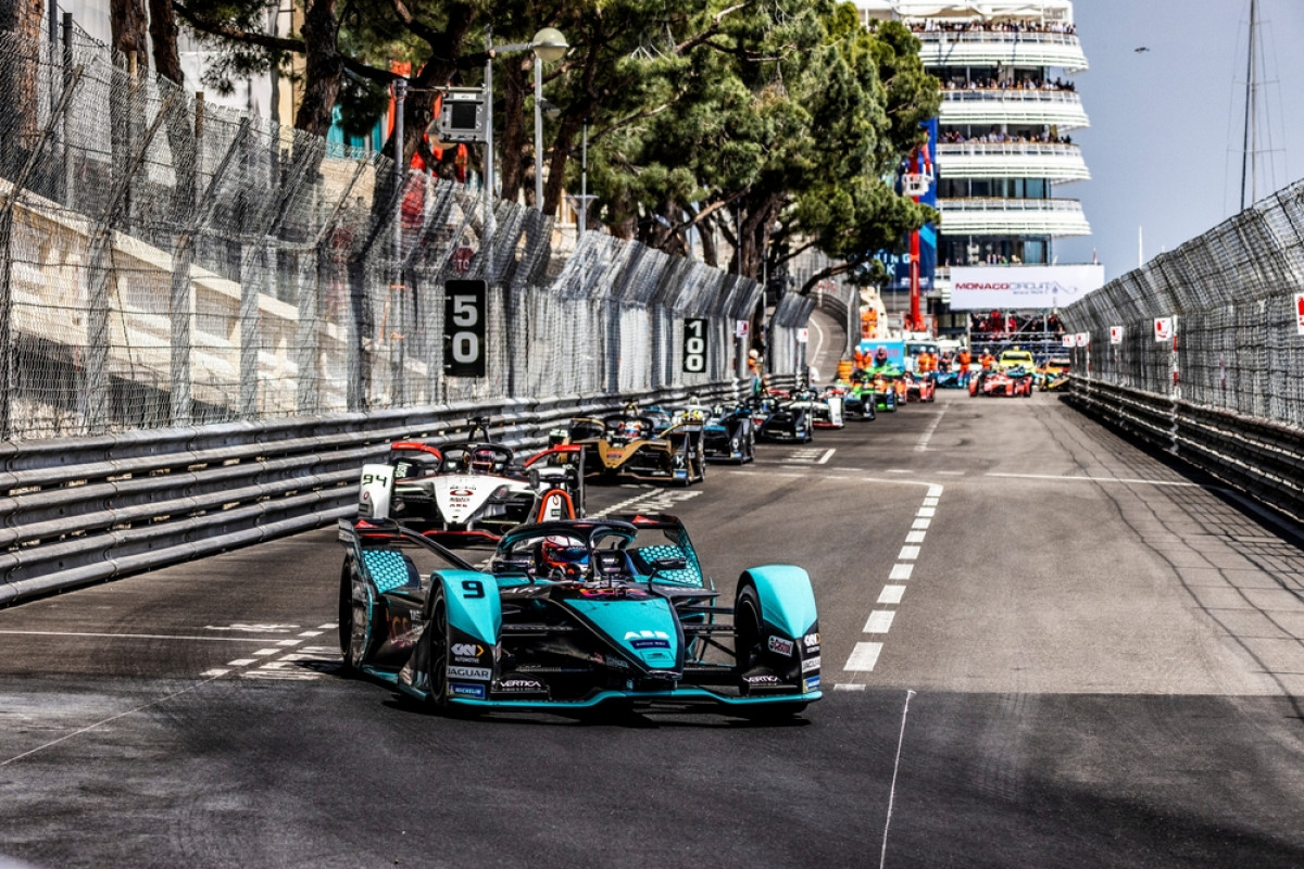 Ilustrasi Formula E © Jens Mommens Shutterstock