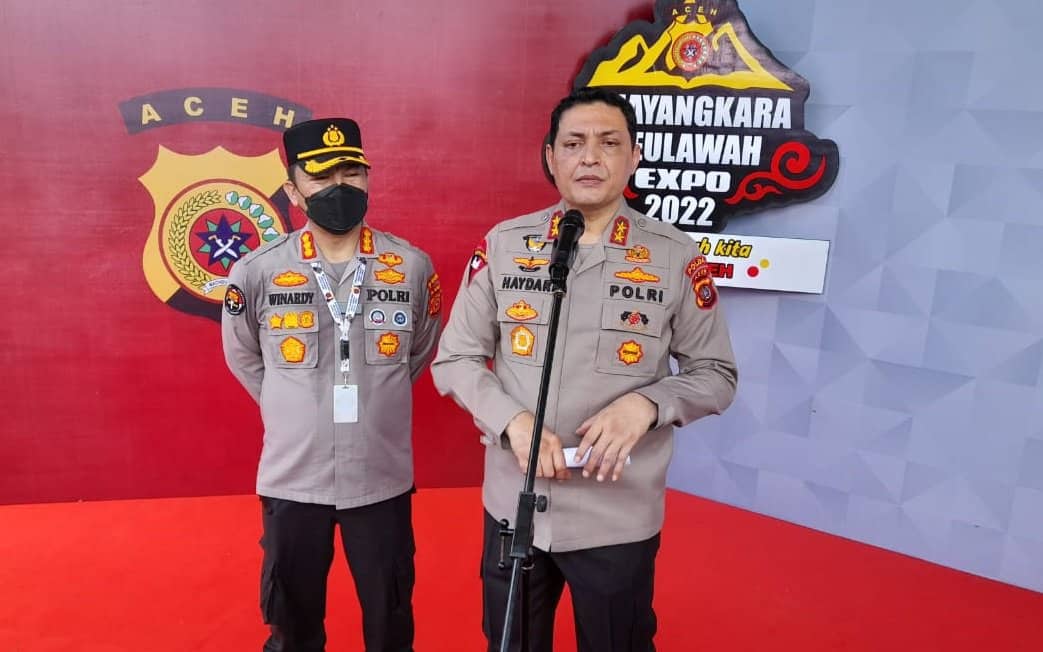 Kapolda Aceh, Irjen Pol Ahmad Haydar (kanan) dan Kabid Humas Polda Aceh Kombes Pol Winardy (kiri). Foto: Nukilan/Reji