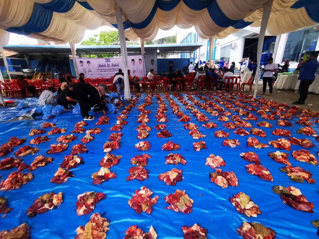 Sambut Hari Raya Idul Adha, Demokrat Aceh Sembelih 9 Ekor Sapi Qurban