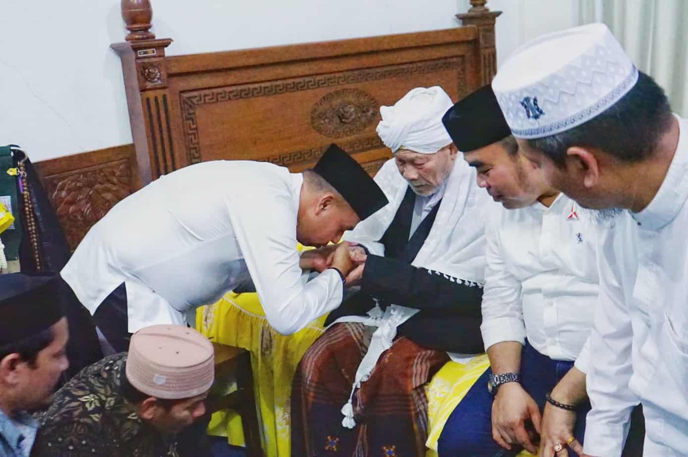 Muslim dan Keluarga Besar Demokrat Takziah ke Dayah Abu Kuta Krueng