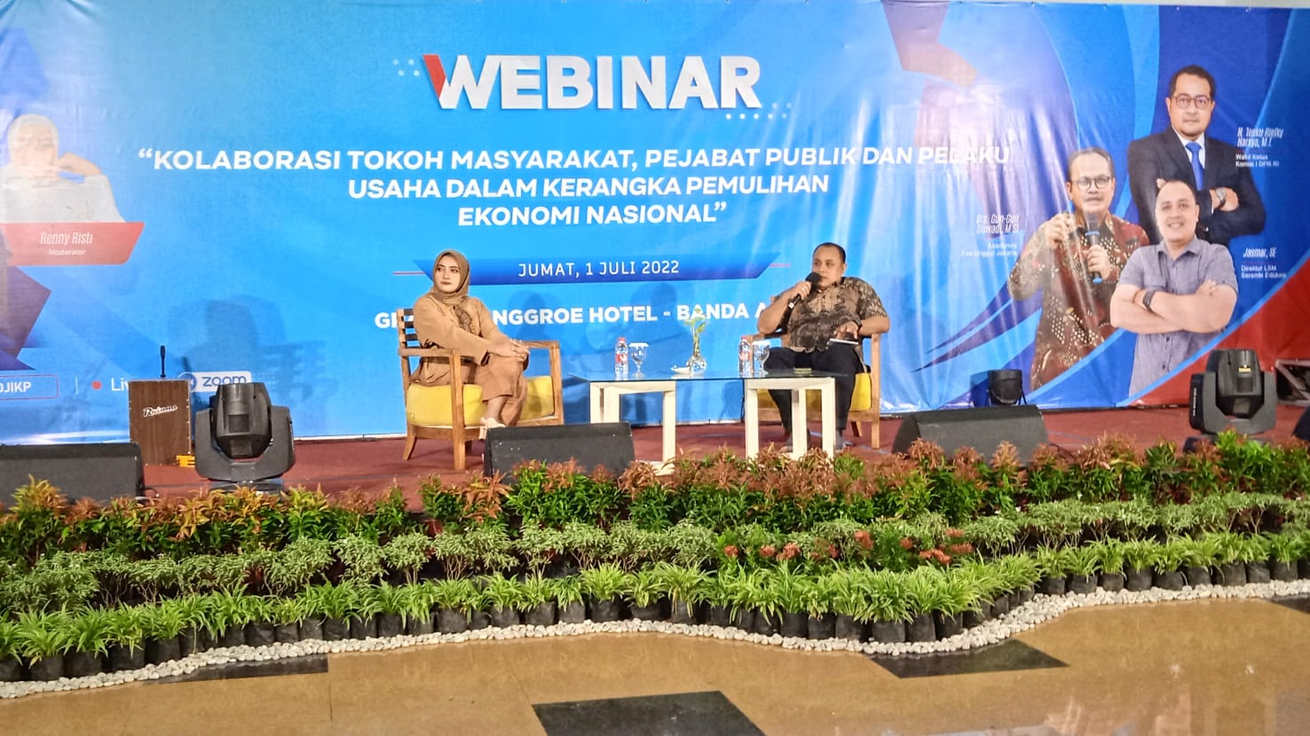 Direktur LSM Serambi Edukasi, Jasmar, SE saat menjadi narasumber dalam acara webinar bertajuk "Kolaborasi Tokoh Masyarakat, Pejabat Publik dan Pelaku Usaha dalam kerangka pemulihan ekonomi nasional, Jum'at (1/7/2022). Foto: Nukilan/Wanda.