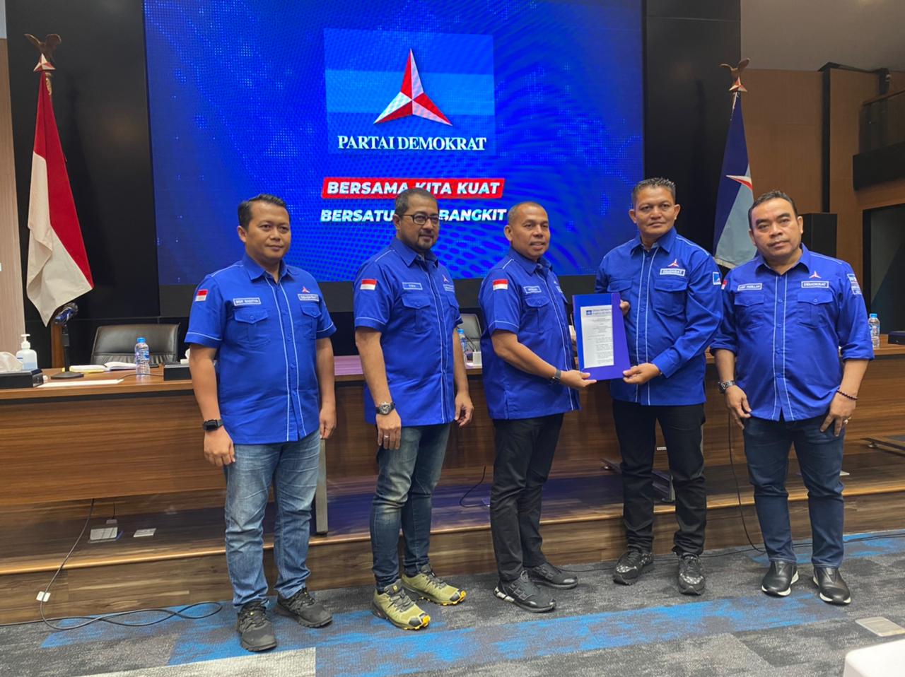 Sah, Politisi Milenial Teuku Syahwal Jabat Ketua Demokrat Pidie