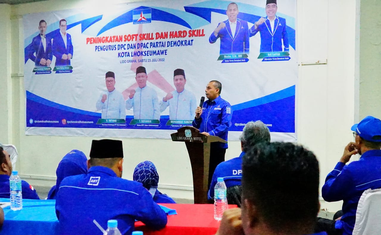 Muslim saat menyampaikan Pidato pada acara Paningkatan Soft Skill dan Hard Skill Pengurus DPC dan DPAC Partai Demokrat di Lido Graha, Sabtu (23/7/2022). Foto: Nukilan