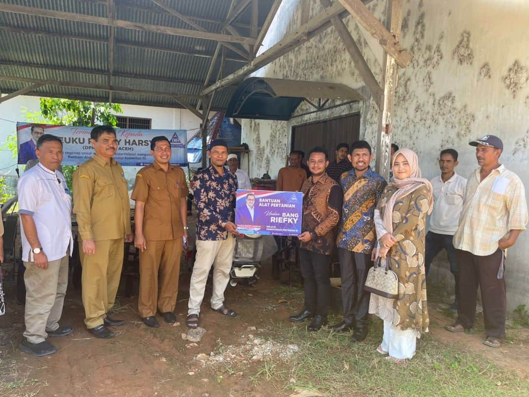 Zarwatun Niam Apresiasi Teuku Riefky Harsya Bantu Alat Pertanian di Aceh Besar