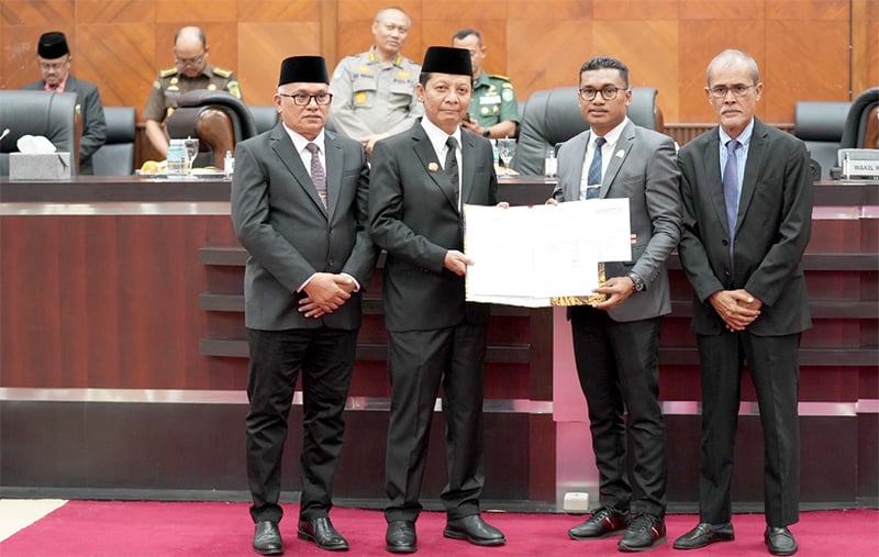 Pj Gubernur Aceh, TAPA, dan DPRA teken persetujuan KUA PPAS. (Foto: Nukilan.id)
