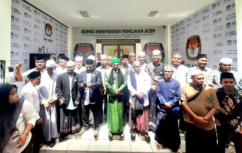 Partai PAS di Kantor KIP Aceh. (foto: Nukulan.id)