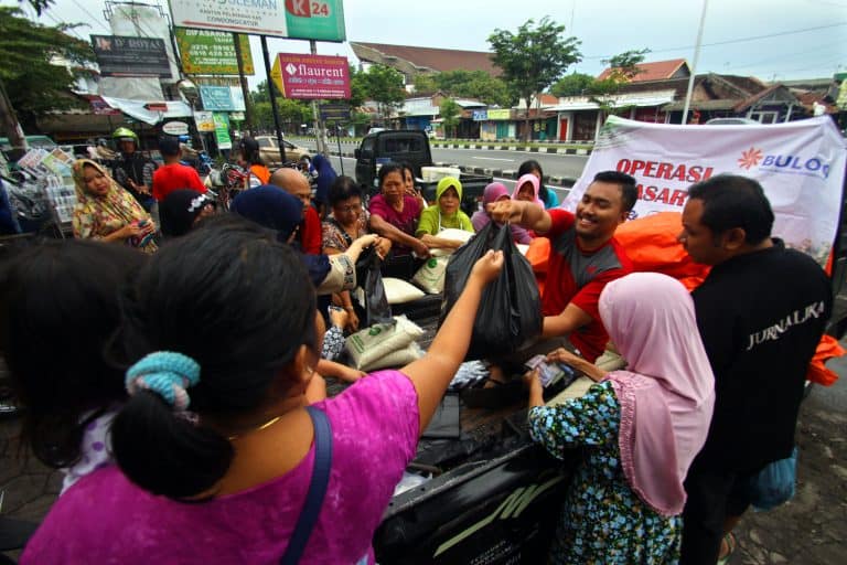 Kegiatan Operasi Pasar atau Program KPSH yang dilakukan sepanjang tahun oleh BULOG, terbukti efektif menjaga stabilitas harga beras di tingkat konsumen. Sumber foto: Dananjoyo Kusumo