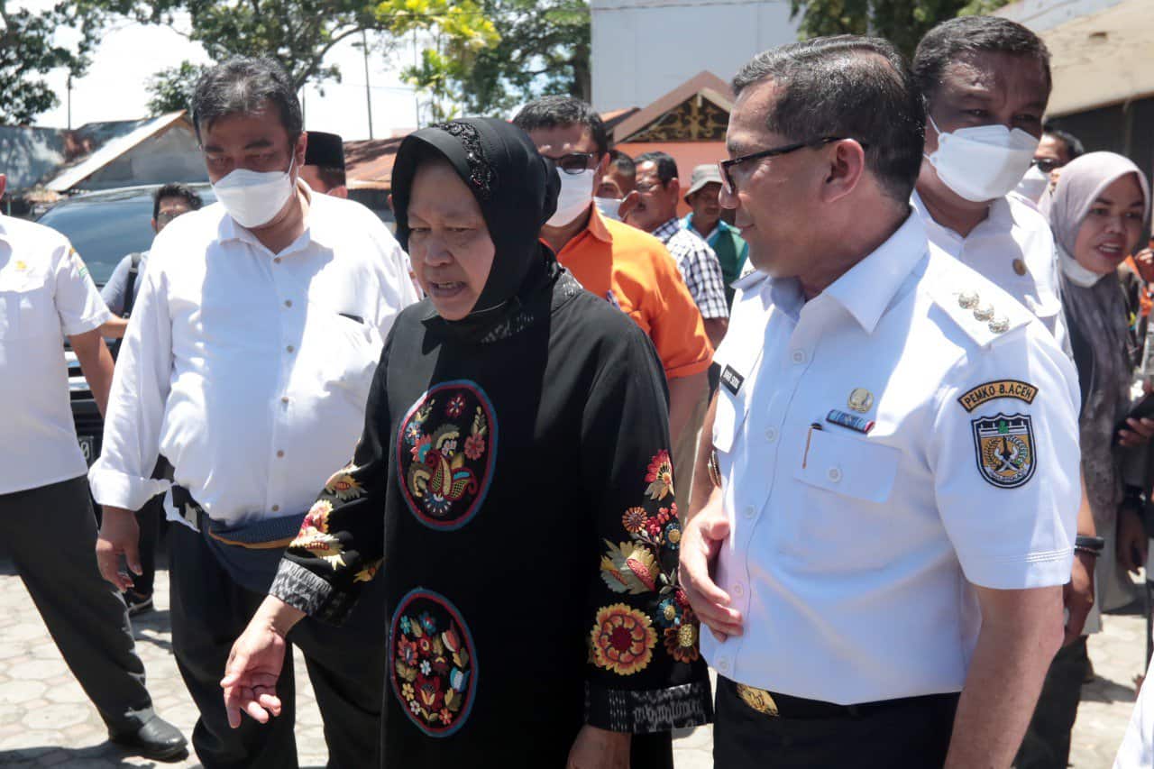 Pj Walikota Banda Aceh Dampingi Mensos Risma Pantau Penyaluran BLT