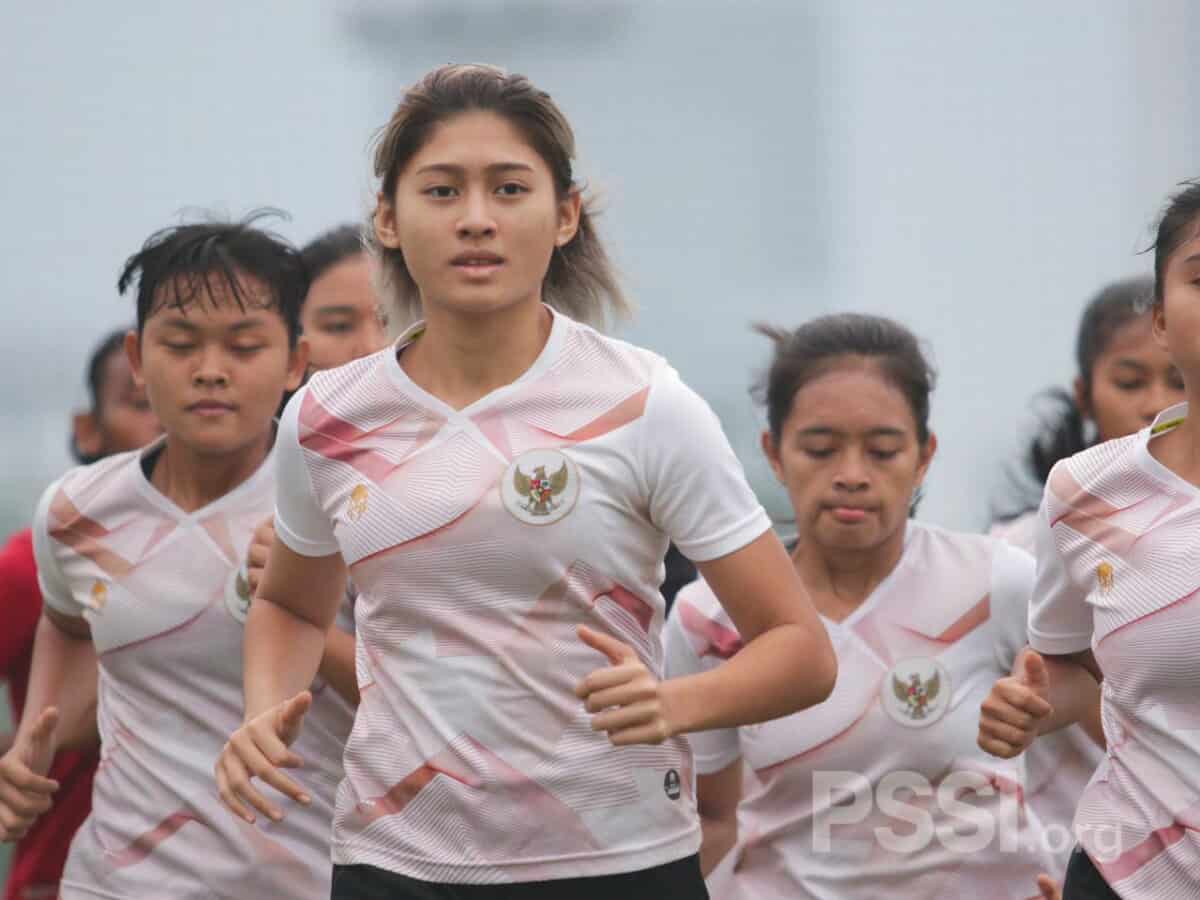 Pesepak bola perempuan Indonesia Zahra Muzdalifah yang kini jadi pemain Liga Inggris © PSSI